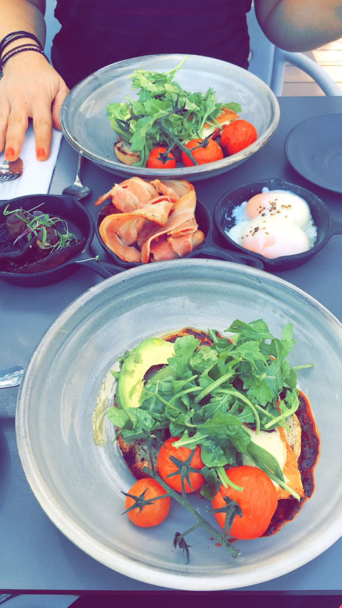 Pari_Chandra1's tweet photo. Breakfast in Perth getting better and better 😋 #odysseabeachcafe #seaside breakfast #citybeach #perth https://t.co/ZRiqKRYq70