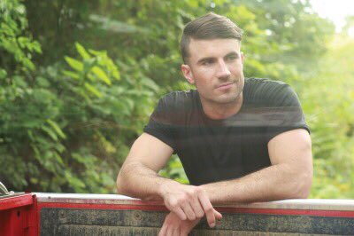spicycades's tweet photo. Sam Hunt 💛 https://t.co/qD5xPangj0