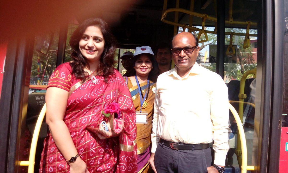 NMMT_bus_day's tweet photo. #NMMTBusDay #ChabiChodo #BusDaySelfie https://t.co/ZVeJ3JYyFZ
