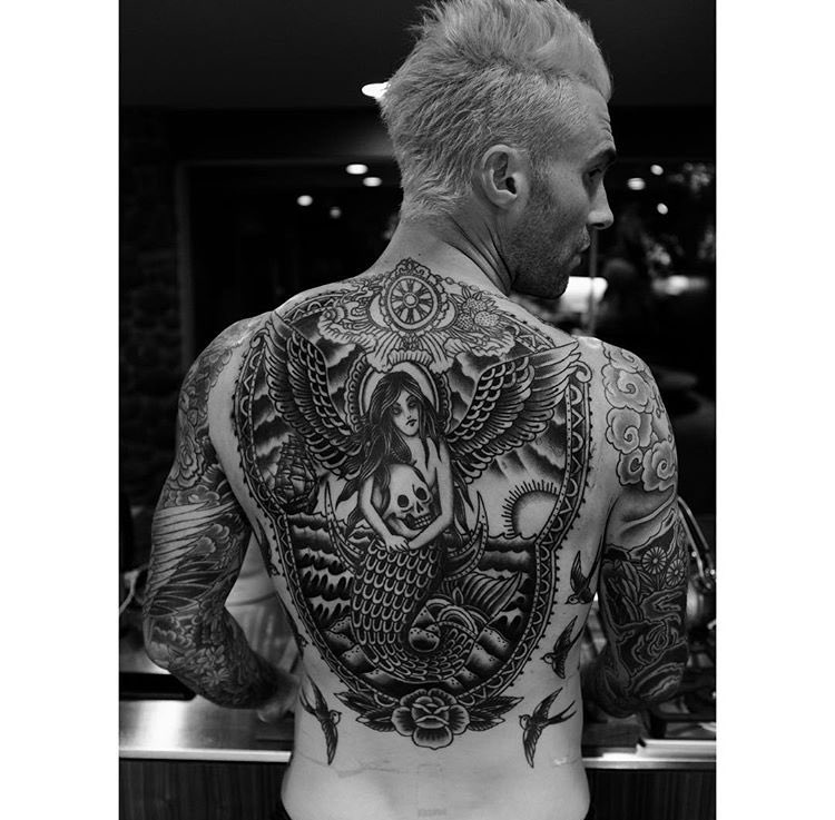 celineee21's tweet photo. Este hijueputa esta loco, ya me imagino lo que puede doler un tatuaje de esos.😩 #daddyAdam https://t.co/NkMd5fvIIr