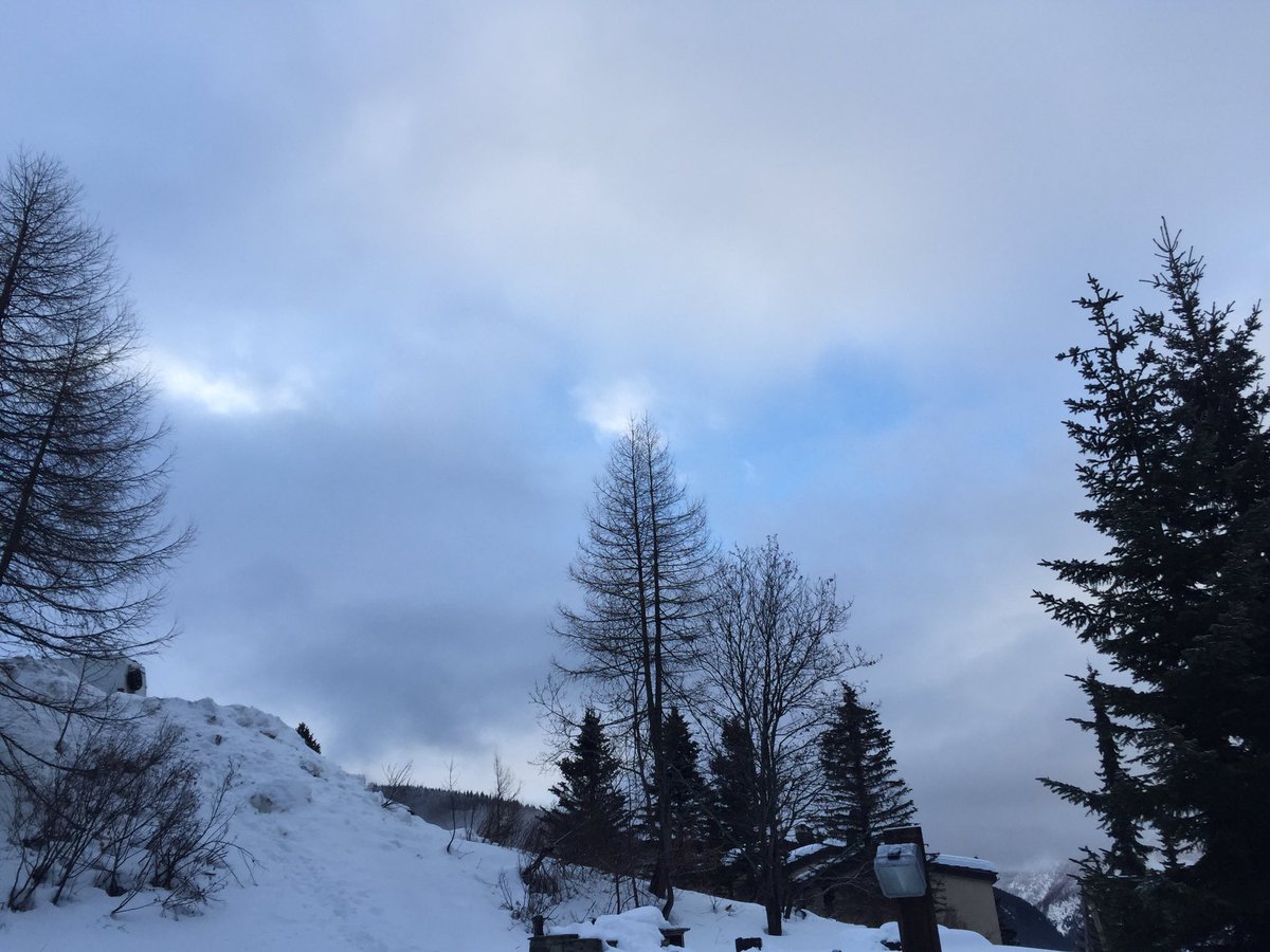 ale_gazzoli's tweet photo. Oggi minaccia #sole #spolverata di #neve #madesimo #valtellina https://t.co/Lfiu2gLmDT