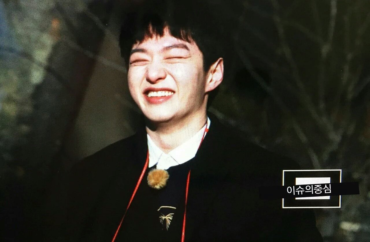 Cb4Z8hBUAAAtg5W.jpg:large