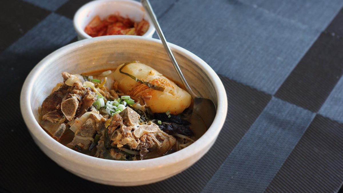 modestmotley's tweet photo. Some spicy hearty Korean bone stew for the soul! https://t.co/ApWKYlVUYq #gastropost #recipe #bonestew https://t.co/O6LTJFY7UA