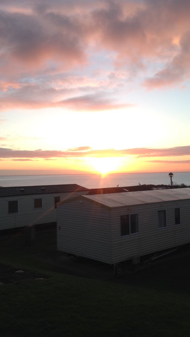 skierika's tweet photo. Just another bright morning here at #devoncliffs @FunStarsGoLive @haven https://t.co/zwlBxXmJlR