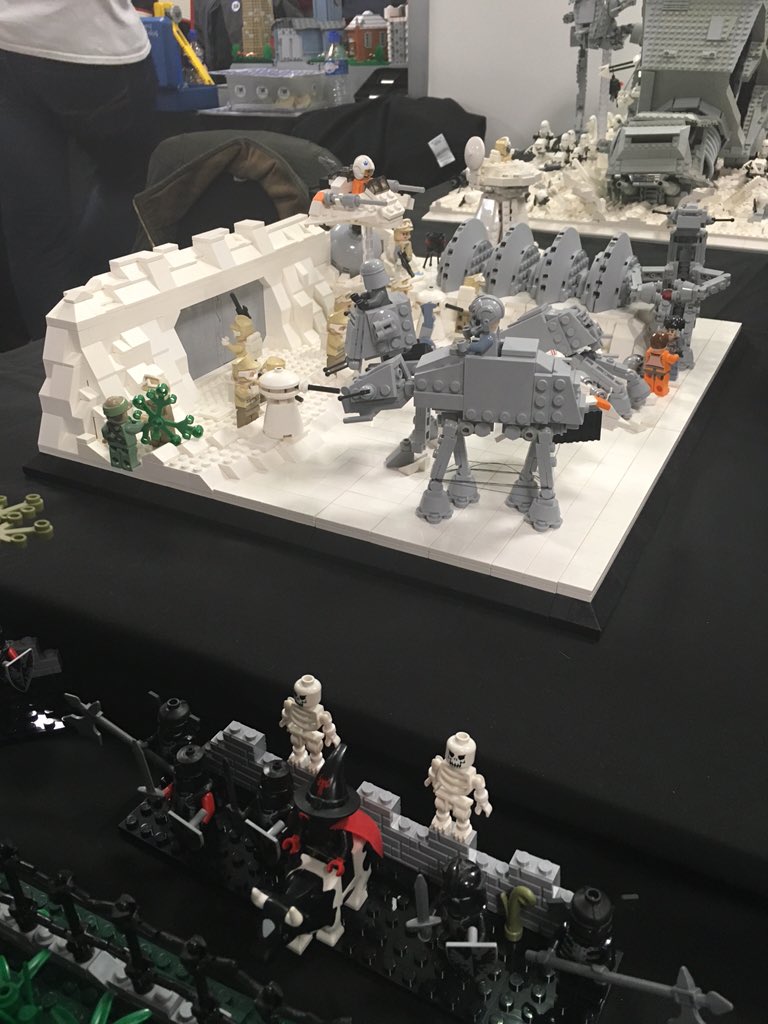 BrightonBricks's tweet photo. A #Hoth scene in #Lego form at the recent @BtnModelworld #StarWars #EmpireStrikesBack https://t.co/KLw0A9UBYq