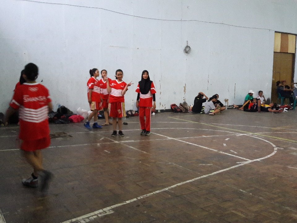 KABAMA_SMANSA's tweet photo. Warming up tim putri @SMA1PEKALONGAN #GoFightSMANSA #vivaSMANSA https://t.co/p9SeQoVYFP