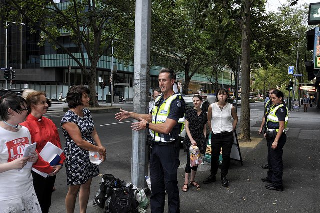 lovemakesaway's tweet photo. 6hrs on Police remove #LoveMakesAWay from HQ. Keep asking @TurnbullMalcolm @PeterDutton_MP to #letthemstay #auspol https://t.co/17OkFCuZh1