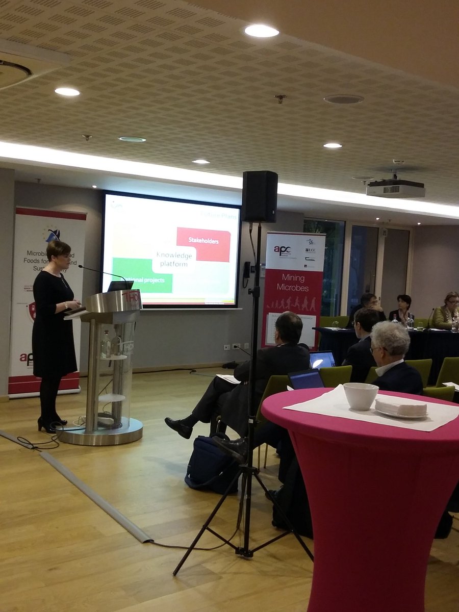 Pharmabiotic's tweet photo. Pamela Byrne @JPI_HDHL speaking at our microbiome workshop #microbiomehub https://t.co/MviEpmcO14