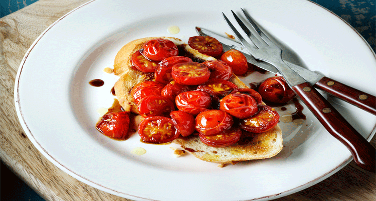 WeHeartBread's tweet photo. A #BreadBreakfast to warm you up on these cold winter mornings ... Chilli tomatoes on toast https://t.co/kbiupW1fnm https://t.co/Luos3lQFKO