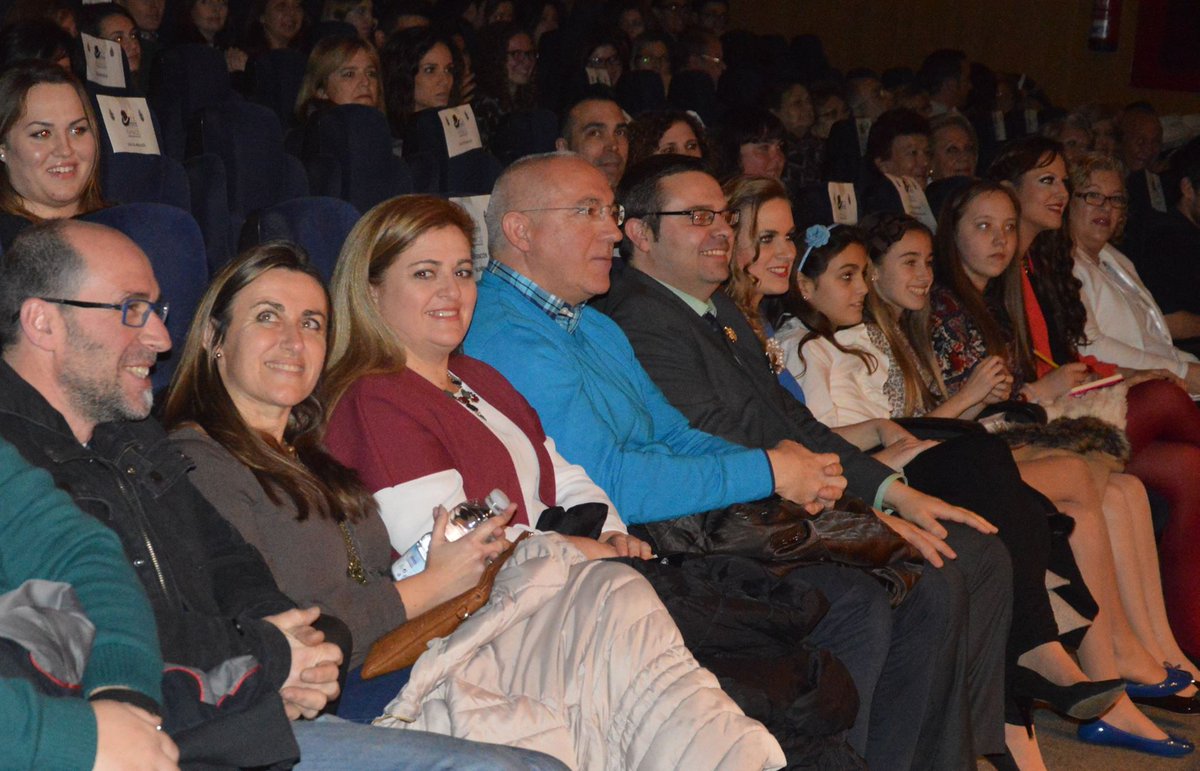 psoeraspeig's tweet photo. #Fiestas Enhorabuena a las Hogueras premiadas en #Playbacks2016. A la misma asistieron @jesusjvillar y @asun_paris. https://t.co/YViJjuWJWz