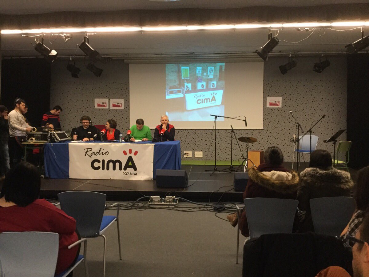 imasonfp's tweet photo. Hoy @PAEProduce vive la radio en directo en el #cimaTour de @radiocima1 en @CIFPponferrada #cimaCIFP #viveradio https://t.co/XgVABw0SPw
