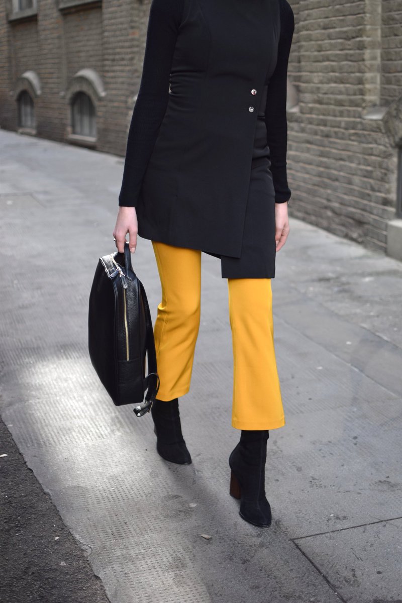 Day 1 #LFW outfit on the blog today! Wearing <a href="/LoxleyEngland/">Loxley England</a> @fshnbnkr 👉🏻 shotfromthestreet.com 👈🏻