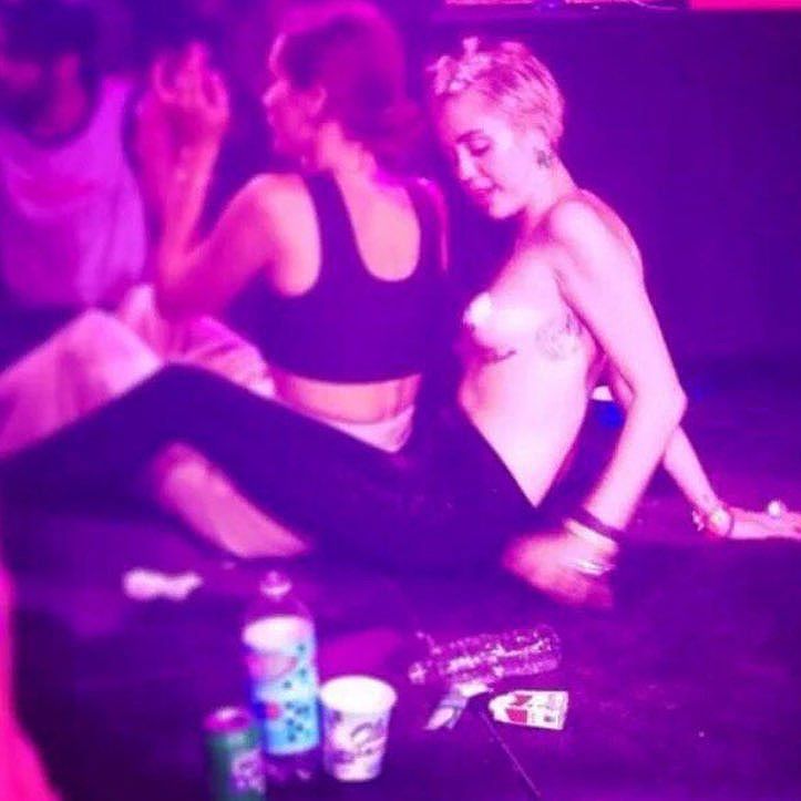 MartaMudarris's tweet photo. Miley Cyrus Nude and Sexy
https://t.co/iQRXiloOTG https://t.co/1xURYwcLw8