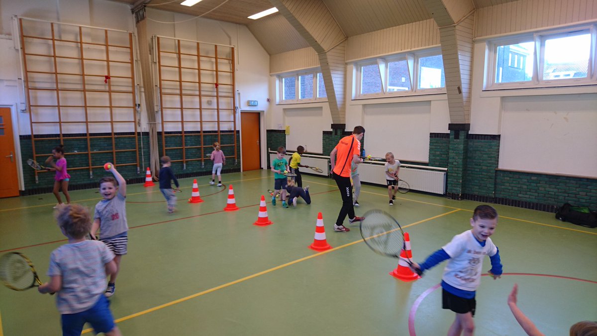 RT <a href="/MarslandenSport/">Sportpark Marslanden</a>: Kennismakingslessen voor beweeg en ontdek Marslanden! Vandaag tennis en korfbal! <a href="/OranjeZwart/">Oranje Zwart Zwolle</a>