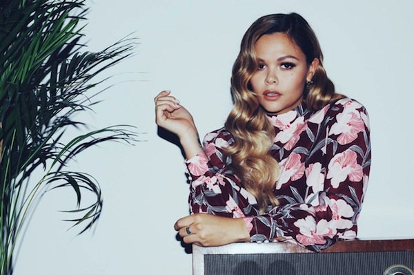 Premiere: soulful newcomer <a href="/iamLizaOwen/">L I Z A   O W E N</a> unveils the incredible 'Better With Me'. clashmusic.com/news/premiere-…