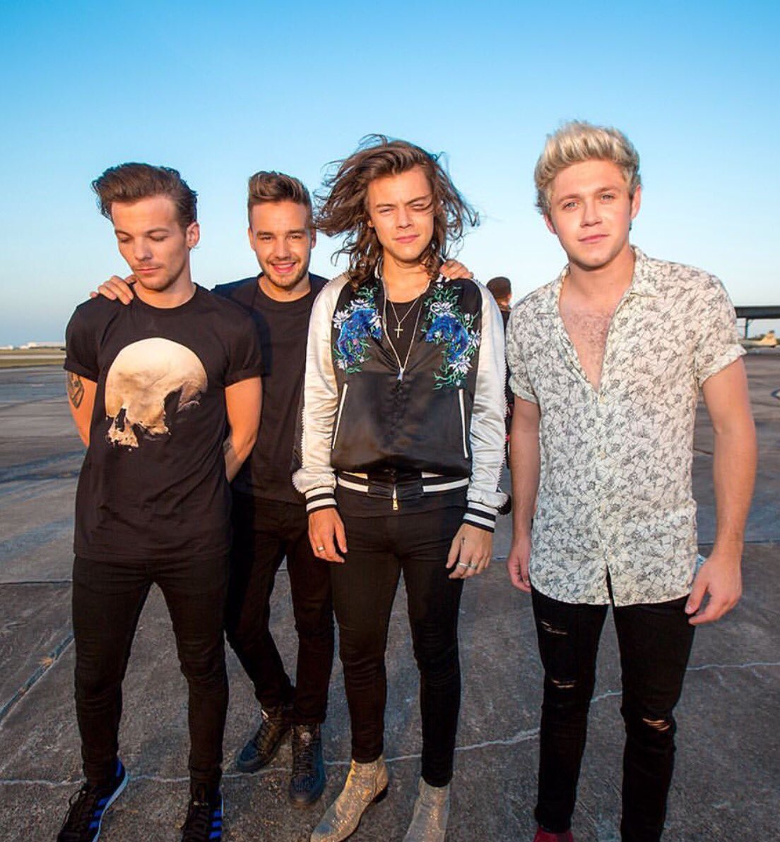 1DirectionManag tweet picture