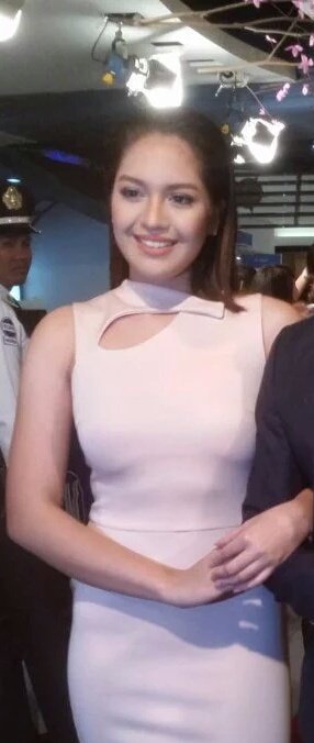 andyalmocera_08's tweet photo. pair of earrings+ classy dress+ beautiful smile.it's just so perfect @itsJaneOineza  JaneOineza AtABMMPremiereNight https://t.co/VVudLtojyJ