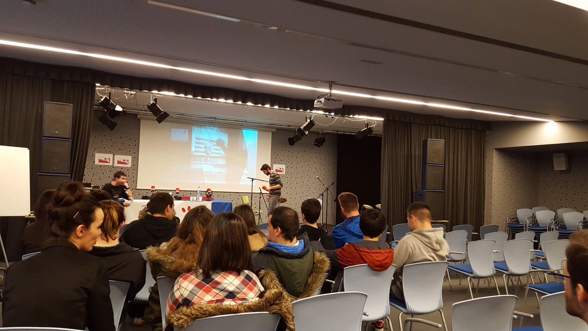 imasonfp's tweet photo. Monólogos y mucho humor con @Tempri_90 en @radiocima1 en @CIFPponferrada #CimaCIFP #CimaTour #PAE2 @cientificomedia https://t.co/7LYmvRvtgq