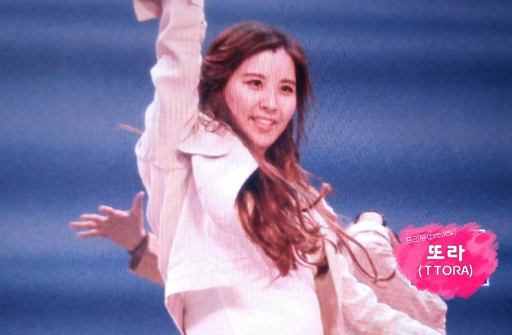 [OTHER][08-12-2015]SeoHyun tham dự vở nhạc kịch mới mang tên "Mamma Mia!" - Page 3 Cb55_SXUAAEuBnr