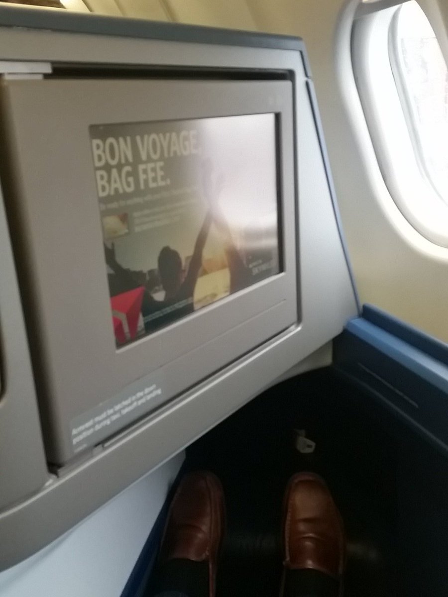Paul_Maggio's tweet photo. This is leg room. #deltafirstclass https://t.co/jVnJOpNUgR