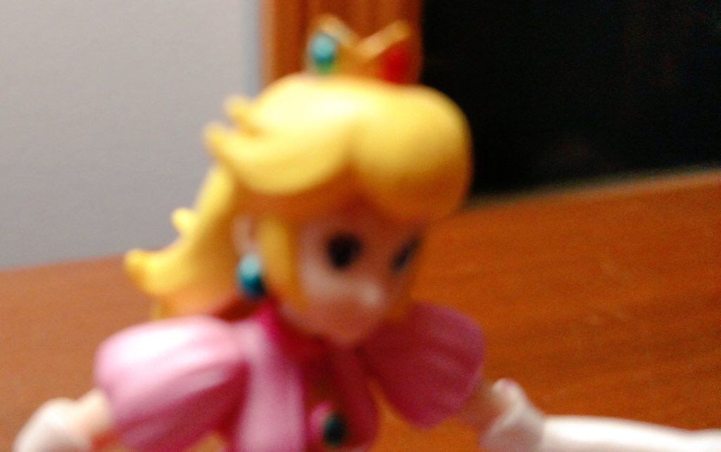 ConfessAmiibo's tweet image. "I find myself wanting to get more female amiibo...so I can make them take selfies."
