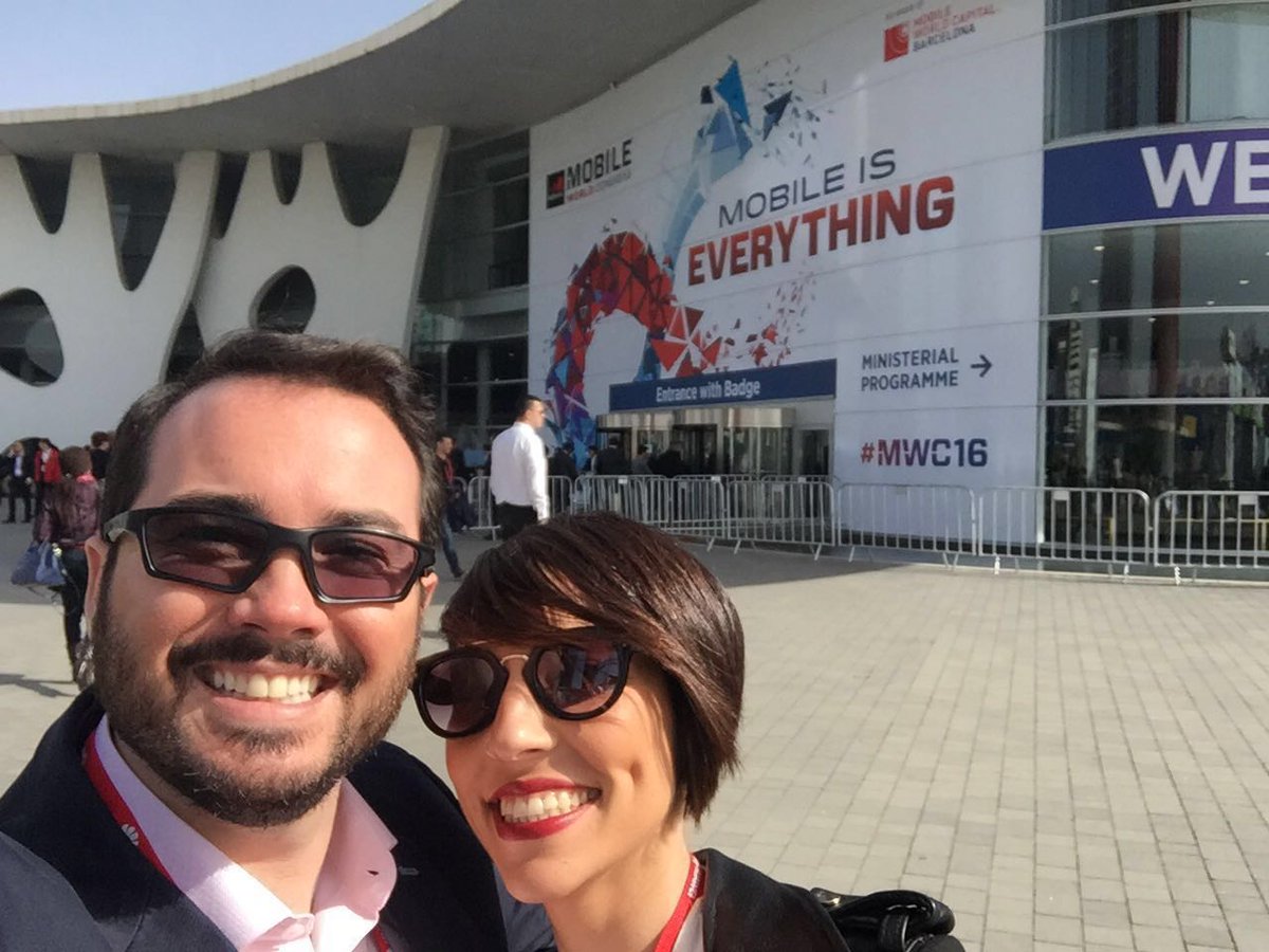 UMSpain's tweet photo. Nuestra Head of Mobile @ibonache y nuestro Head of Innovation @Seeliger en el #MWC16 https://t.co/XMOyVyu6Oi