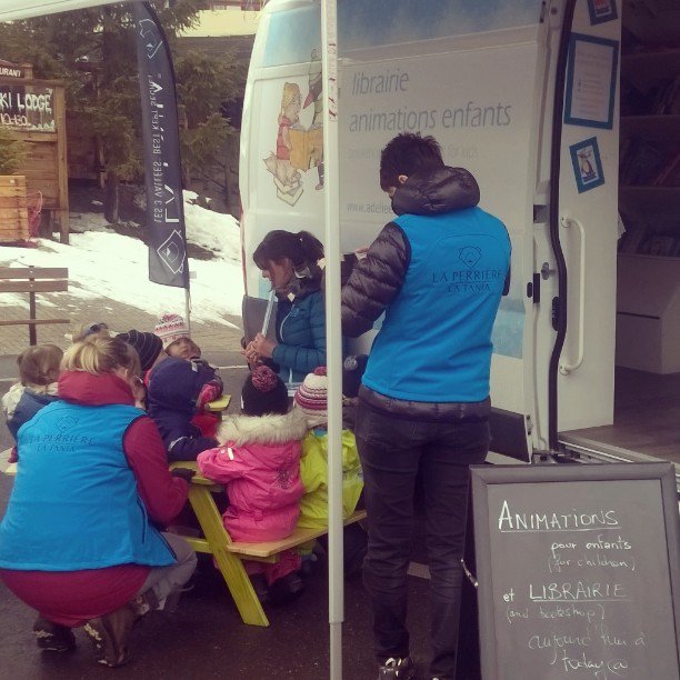 latania3vallees's tweet photo. La librairie ambulante @adelieflocon en plein atelier lecture! First workshop of the day for the kids with the book… https://t.co/6qODYAtF0z