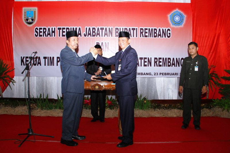 Sertijab dr Pj Bupati Suko Mardiono kpd Bupati Rembang H. Abdul Hafidz <a href="/bupati_rbg/">Abdul Hafidz</a> <a href="/BupatiR/">Suko Mardiono</a> <a href="/ganjarpranowo/">Ganjar Pranowo</a>