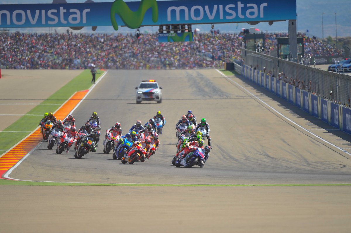 bgarlinthouse's tweet photo. ¡MotorLand, elegido mejor Gran Premio 2015 de @MotoGP! Agradecidos por el premio y orgullosos de nuestra afición. https://t.co/1YOIevSSyO