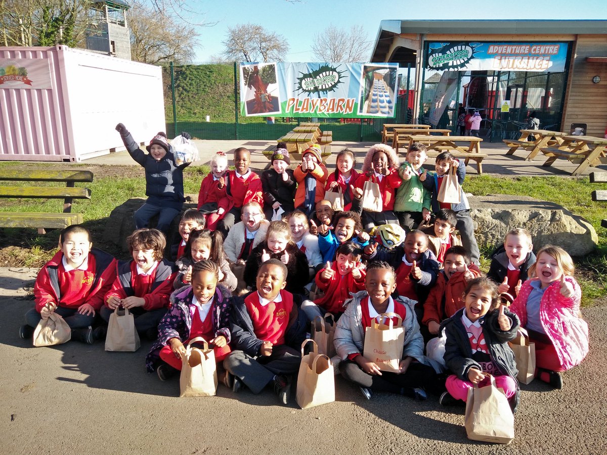 MissStanton21's tweet photo. What a gorgeous day for a trip! #playgrounds #DT @terriroberts4 @NewParkPrimary https://t.co/9msoJGxGsI