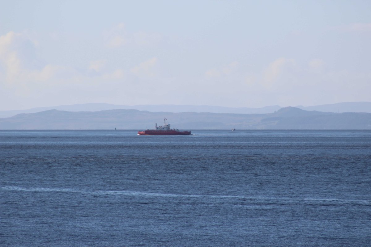 ArgyllSeaGlass's tweet photo. Dutch cargo ship #ArklowRally & @CalMacFerries & @Western_Ferries on a lovely sunny day on The #Clyde #LoveScotland https://t.co/oKnZlLIQve