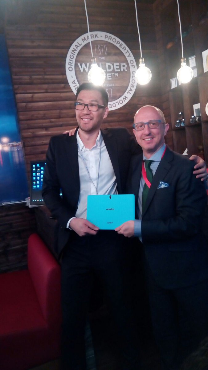 WolderElectro's tweet photo. Our  @RemixGlobal device with our  president @ricardogarrudo anda #DavidKo #mwc16 https://t.co/Reuh0AFh4s