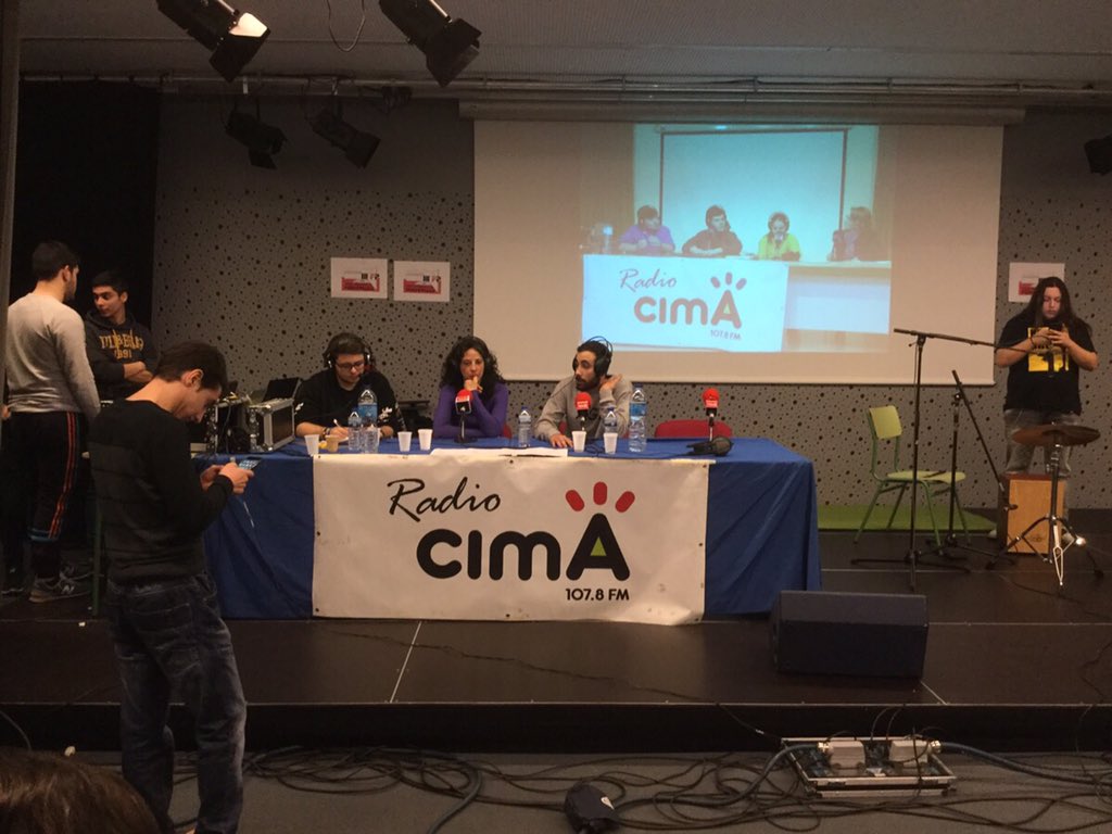 Elena y <a href="/Javi_Jota5/">J. 🧢</a> de <a href="/Zero_Negativo_/">Zero Negativo</a> presentan el <a href="/CifpSoundFest/">CIFP Sound Festival</a> organizado por <a href="/SAE_Ponferrada/">SAE Ponferrada</a> en <a href="/radiocima1/">Radio Cima</a>