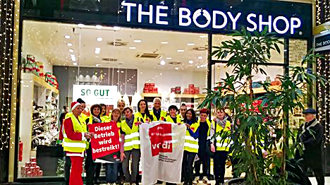 verdi_Jugend's tweet photo. .@TheBodyShop möchte "inspirieren" – mit diesem #Dumpinglohn?! Auf die Barrikaden, Leute! https://t.co/eI5kjInoz0 https://t.co/d8AOZ3Bd6C