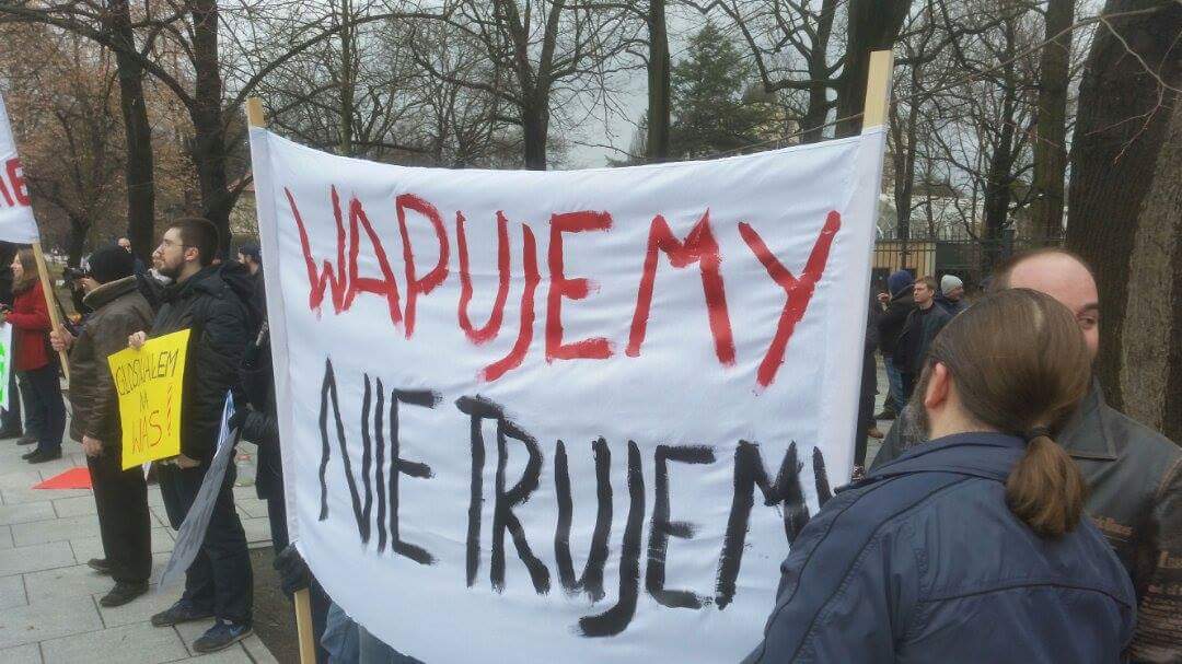 SUEP_Waper's tweet photo. Polish vapers against #TPD. Warsaw. #suep #vaping #evun https://t.co/2IX5OUeUIm