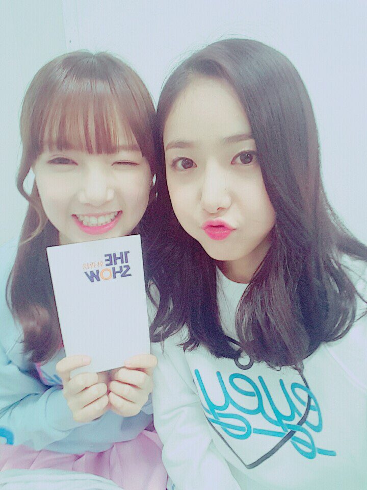 #여자친구 #GFRIEND #예린 오늘 #더쇼 스페셜MC #강인 선배님 #신비 와 함께 합니다! 이제 곧 시작하니까 📺본방사수❤️ #더쇼초이스 후보인 여친이들 #시간을달려서 무대도 기대해 주세요👍😆