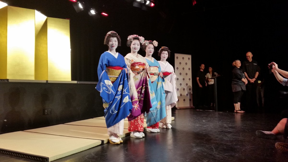 jetaansw's tweet photo. Maiko and geiko in Sydney @ Monkey Baa. Fantastic demo, thanks @Japanfoundation. #maiko #geiko #tomikiku #jpfau https://t.co/vDCir2iOOZ