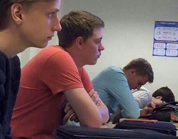 John____McClane's tweet photo. Las cuatro fases de las clases por la mañana #DeEstadoCatatónico #AComaProfundo https://t.co/BUTFAFovAX