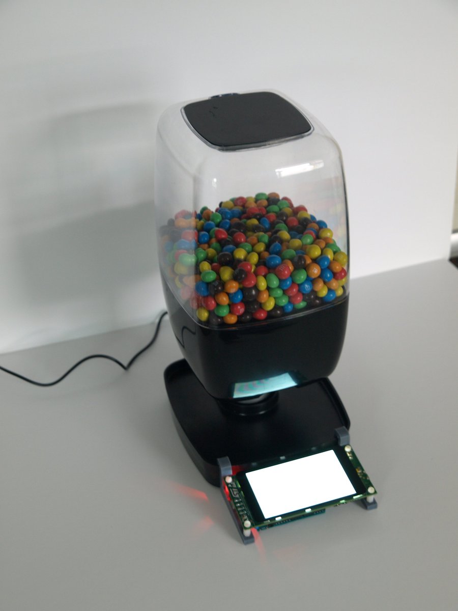 DesChips's tweet image. A candy dispenser, with twist... #ARMBoardWins @ARMEmbedded #STM32F4 youtu.be/n077RFpqTaE
