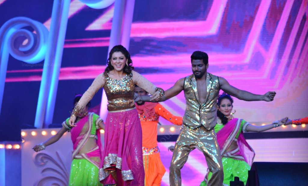 Hansika_ofc's tweet photo. Stunning #Hansika @ihansika's rocking performance Check out some HD pics here #VanithaAwards https://t.co/t1yU52dHuN https://t.co/k22q6BILUO