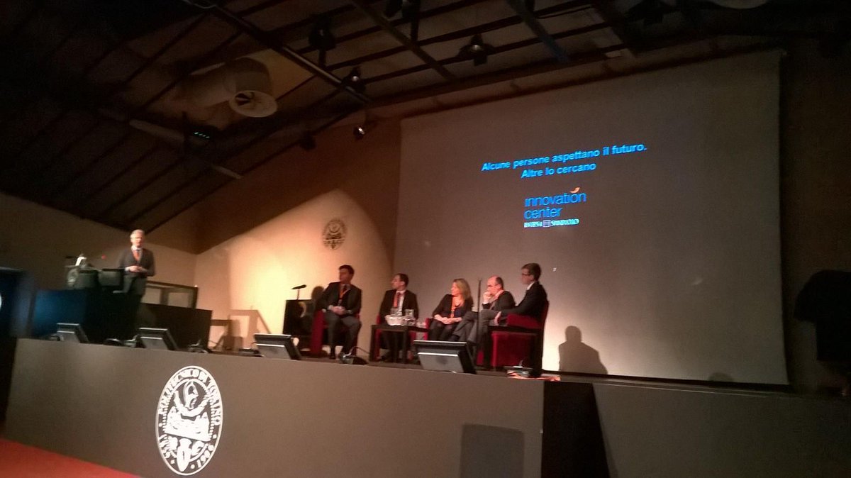intesasanpaolo's tweet image. Gabriele ronco: alcune persone aspettano il futuro, altre lo cercano. #InnovationCenter #TechshareDay