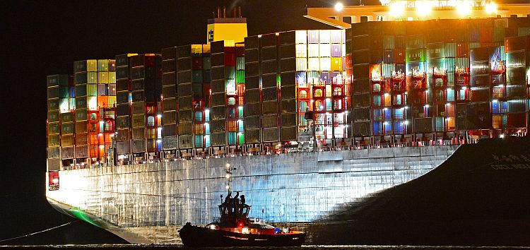 RivieraMaritime's tweet image. Tugs refloat mega container ship bit.ly/1L8rSwF #tug #container #shipping