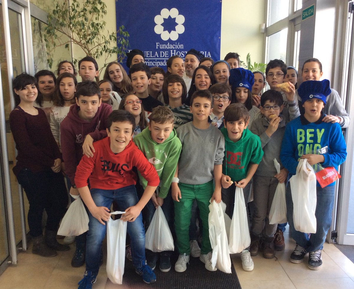 1ESOAuseva's tweet photo. Experiencia increíble 1ºA en escuela de hostelería,es secreto hasta que vayan los compañeros de 1ºB @ausevamaristas https://t.co/2FnWpJ9DMg