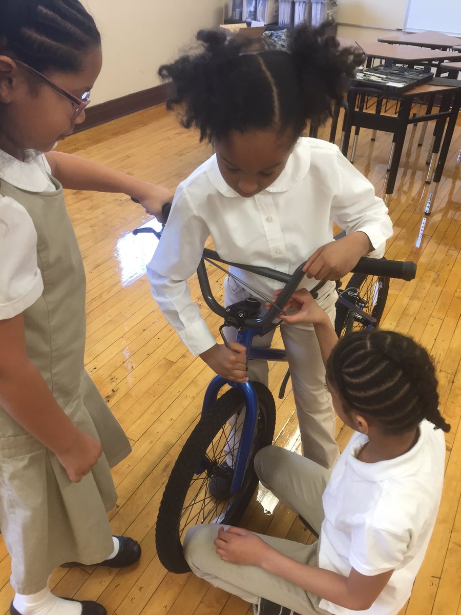 K4Panther_STEM's tweet photo. 3 Girls and a Bike. #STEM #STEMed #GirlsinSTEM #BMX #BMXafterschool https://t.co/h0kiPpGihd