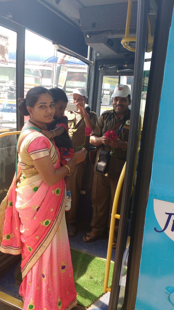 NMMT_bus_day's tweet photo. #NMMTBusDay #ChabiChodo movement #BusDaySelfie @PattiwarSanjay https://t.co/H4EMJvuA9W