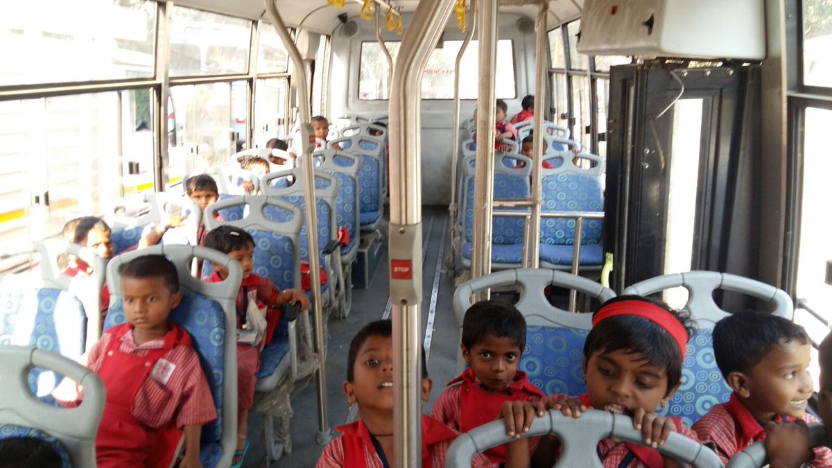 NMMT_bus_day's tweet photo. #NMMTBusDay #ChabiChodo movement #BusDaySelfie @PattiwarSanjay https://t.co/H4EMJvuA9W