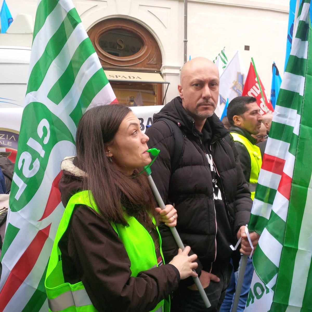manuf84's tweet photo. @SimonVenturini a Roma x manifestazione nazionale Polizia Locale!!!  @alzettacarlo @MartinaMagica @teoird @FpComune https://t.co/cjzKwxCg05