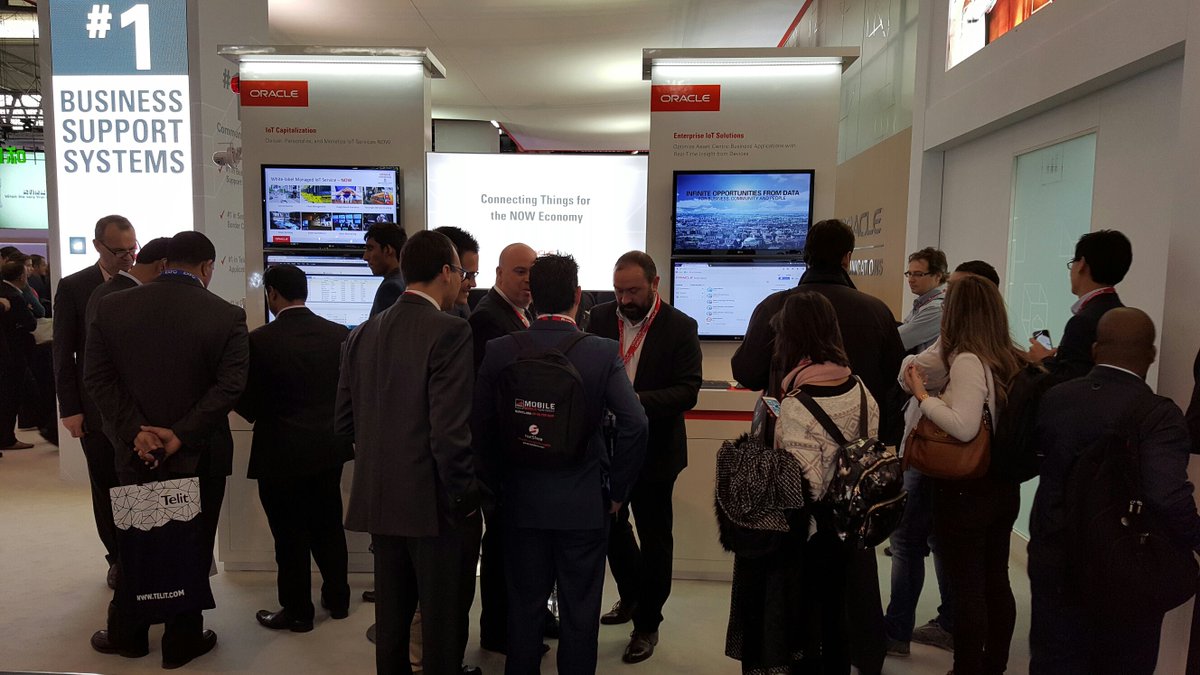 OracleIoT's tweet image. #IoT continues trend as hottest topic at #MWC16 oracle booth 3b20, #cloudiot