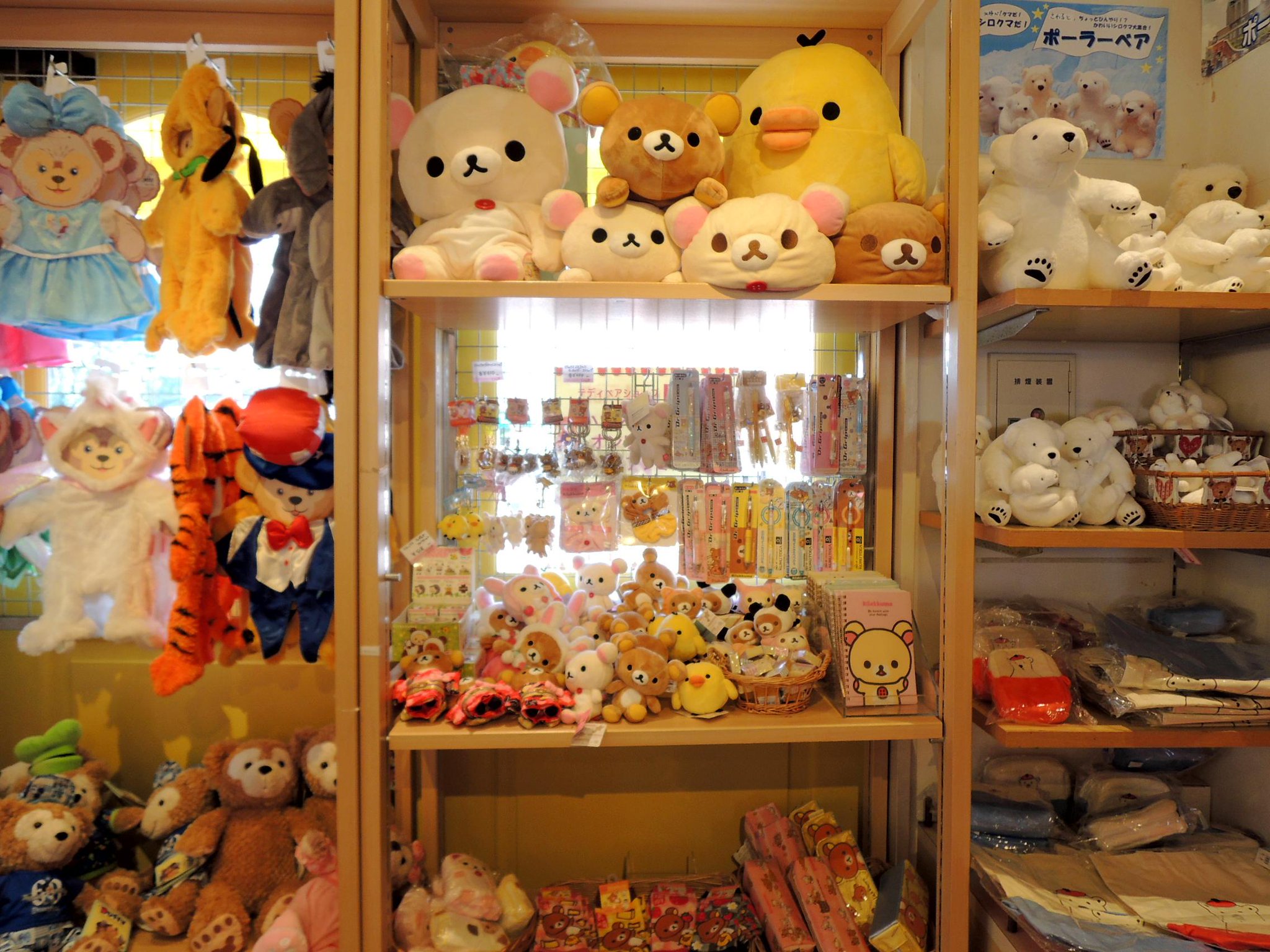 ハウステンボス公式 ハウステンボスのデディベア専門店 リンダ とにかくクマのぬいぐるみなら何でも揃う という心意気で頑張っている お店です 珍しいベアにも出会えるかも T Co Kbqu18fhno