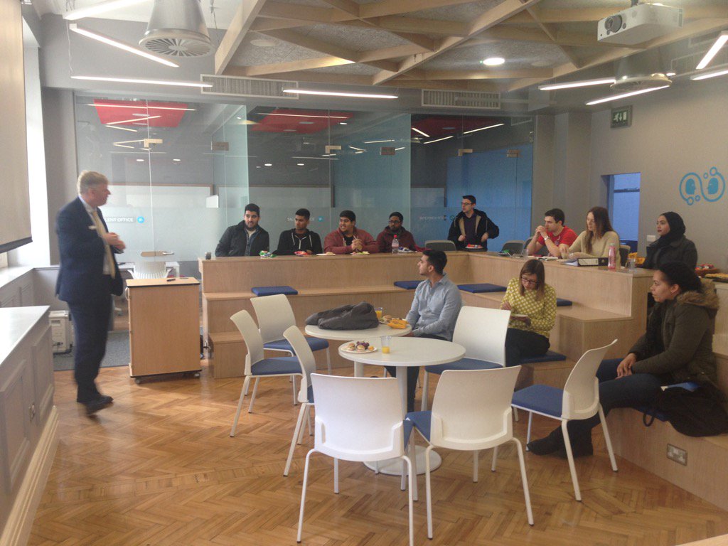 GreenhalghLiz's tweet photo. Students in Manchester discussing Accountancy Careers with the Dean of the Business School. @BPPBusiness @BPPUni https://t.co/HQPeI5UvS1